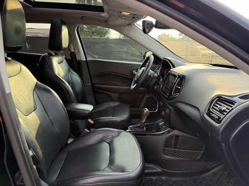 Used 2018 Jeep Compass Limited w/ Navigation Group FWD image 18