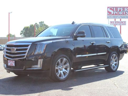 Used 2017 Cadillac Escalade Premium Luxury image 7