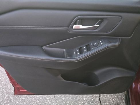 Used 2024 Nissan Rogue SV w/ SV Premium Package image 11