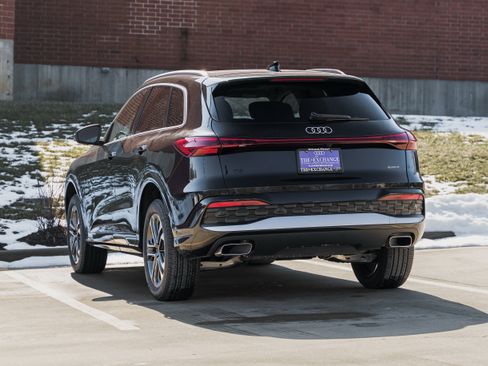 Certified 2025 Audi Q5 Premium w/ Convenience Package image 5