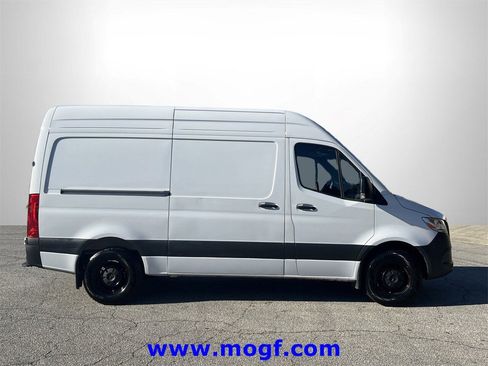 Used 2025 Mercedes-Benz Sprinter 2500 image 25