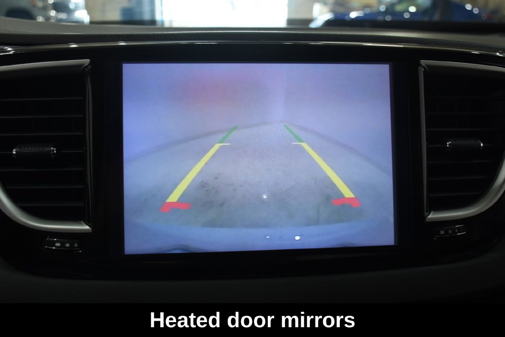 Used 2024 Chrysler Pacifica Touring-L FWD image 20