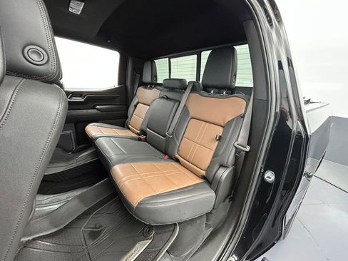 Used 2023 Chevrolet Silverado 1500 High Country w/ High Country Premium Package AWD/4WD image 46
