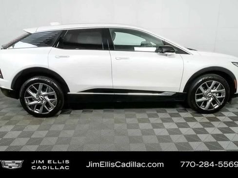 Used 2025 Cadillac Optiq Luxury 2 w/ LPO, Floor Liner Package AWD/4WD image 27
