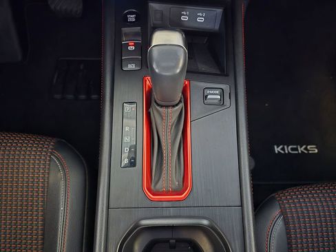 Used 2025 Nissan Kicks SR FWD image 38