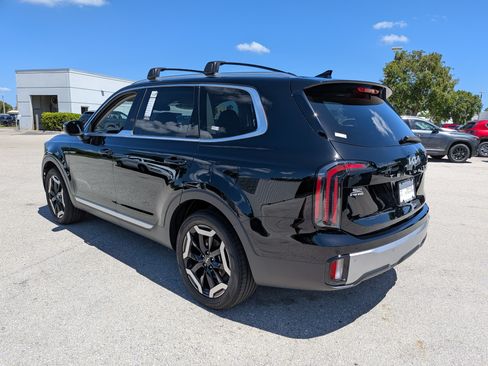 Used 2024 Kia Telluride EX w/ EX Captain's Chair Package FWD image 6