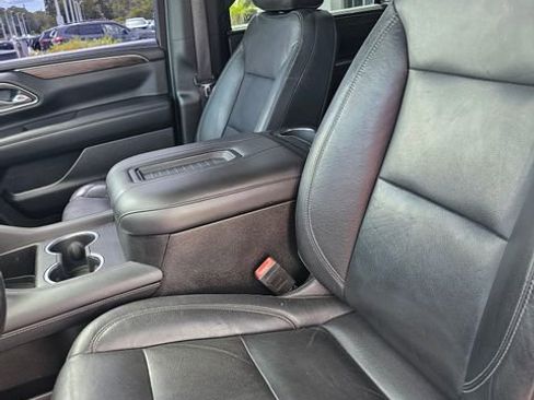 Used 2021 Chevrolet Suburban Z71 w/ Z71 Signature Package AWD/4WD image 16