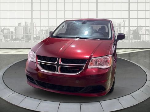 Used 2018 Dodge Grand Caravan SE w/ UConnect Hands-Free Group image 8