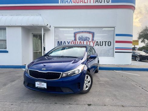 Used 2017 Kia Forte LX FWD image 2