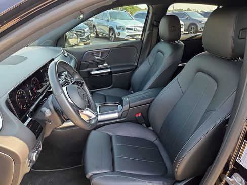 Used 2025 Mercedes-Benz GLA 250 4MATIC image 16