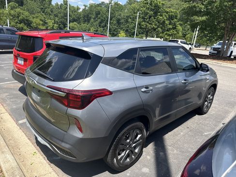 Used 2023 Kia Seltos LX AWD/4WD image 6