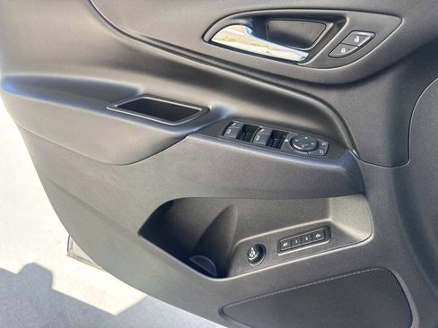 Used 2020 Chevrolet Equinox LT w/ Sport Edition image 17