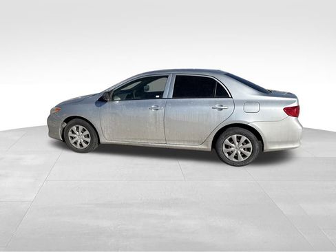 Used 2010 Toyota Corolla LE image 9