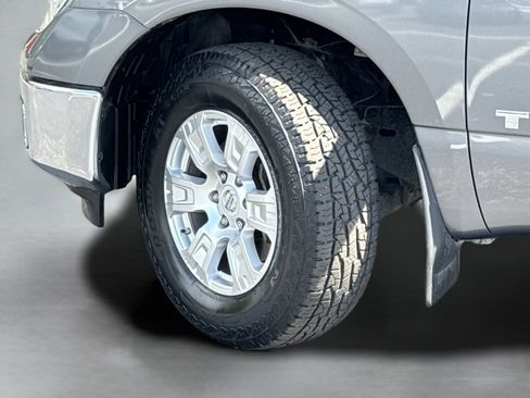 Used 2019 Nissan Titan SV AWD/4WD image 46