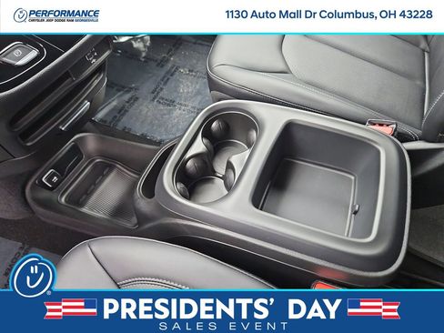 New 2026 Chrysler Pacifica Select image 32