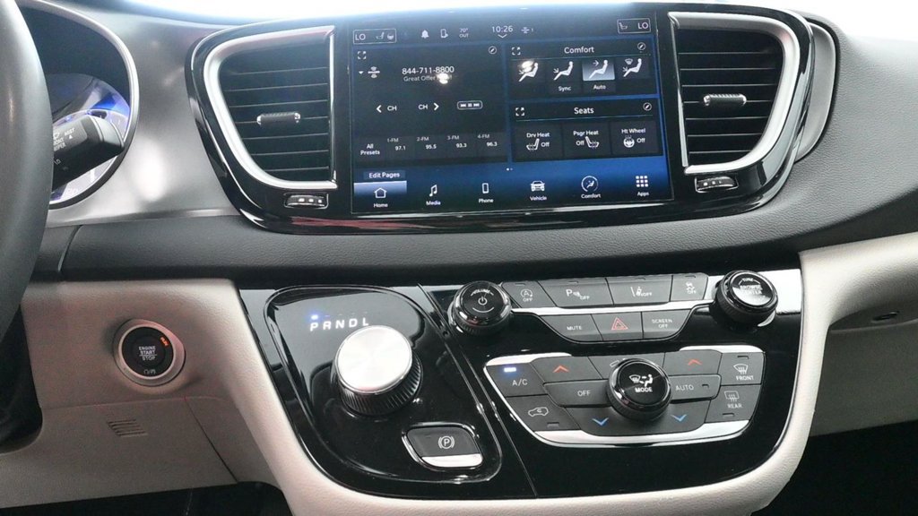 Used 2023 Chrysler Pacifica Touring-L FWD image 11