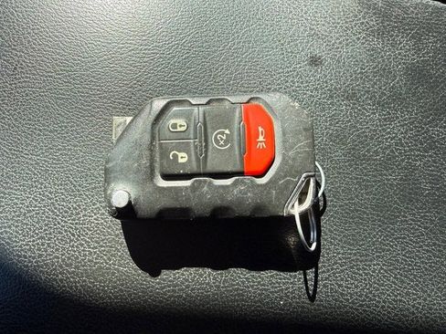 Used 2022 Jeep Gladiator Sport image 27