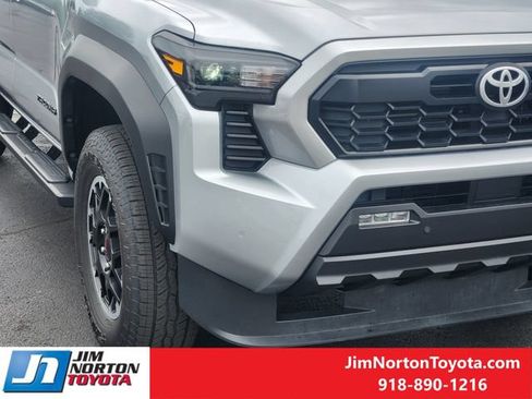 Used 2025 Toyota Tacoma TRD Off-Road w/ TRD Off Road Upgrade Package AWD/4WD image 10