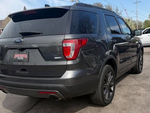 Used 2017 Ford Explorer XLT w/ Equipment Group 202A AWD/4WD image 16