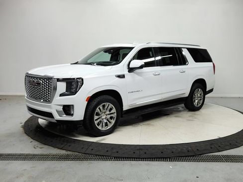 Used 2024 GMC Yukon XL Denali AWD/4WD image 4