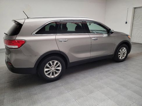 Used 2018 Kia Sorento LX AWD/4WD image 10