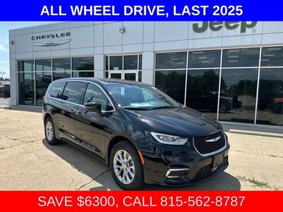 New 2025 Chrysler Pacifica Select