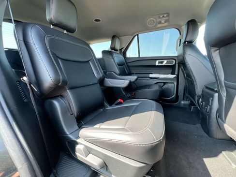 Used 2024 Ford Explorer XLT w/ Equipment Group 202A AWD/4WD image 20