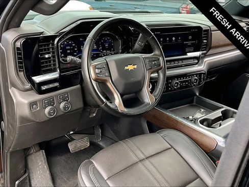 Used 2024 Chevrolet Silverado 3500 High Country w/ High Country Premium Package AWD/4WD image 5