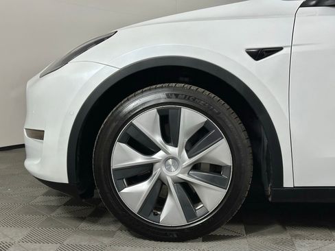 Used 2022 Tesla Model Y Long Range image 8