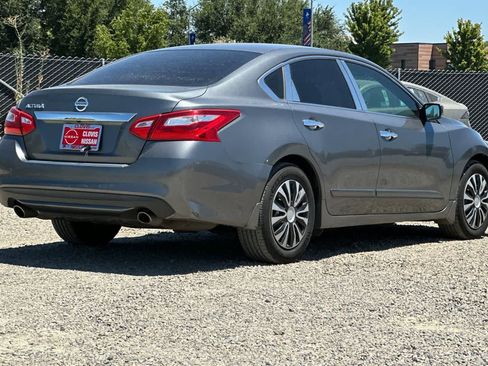 Used 2017 Nissan Altima 2.5 S w/ Power Driver Seat Package FWD image 3