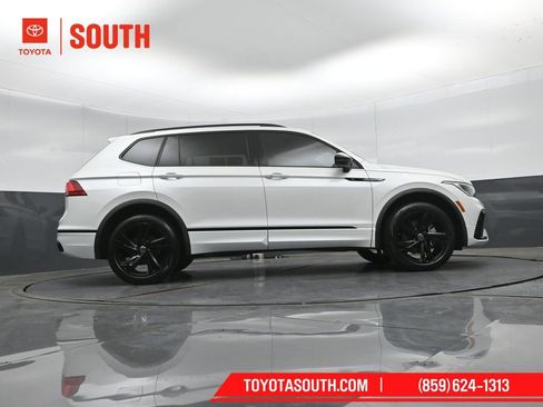 Used 2023 Volkswagen Tiguan SE R-Line FWD image 42