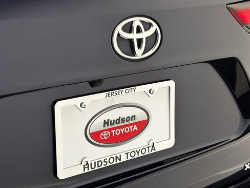 Used 2023 Toyota Highlander XLE AWD/4WD image 8