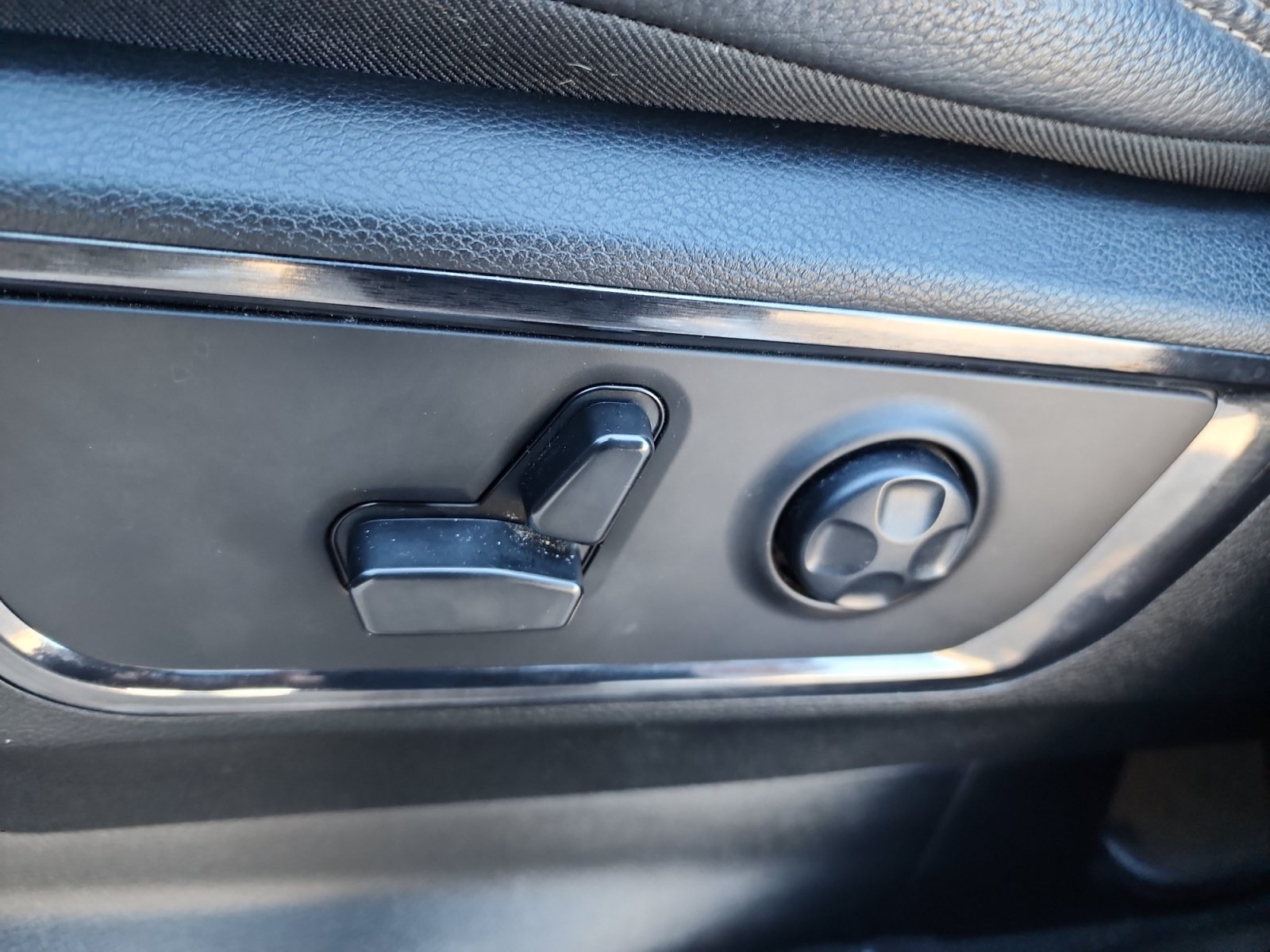 Used 2023 RAM 1500 Limited w/ Night Edition AWD/4WD image 15