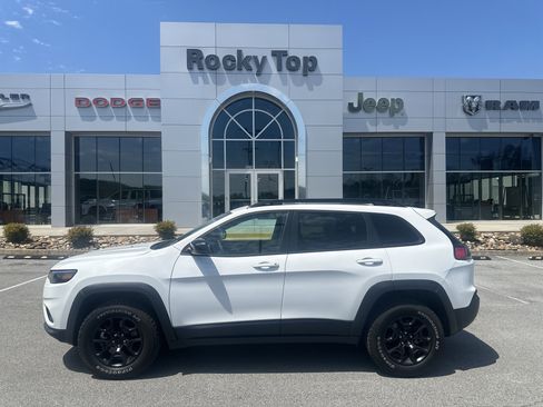 Used 2022 Jeep Cherokee Latitude w/ Sun & Sound Group AWD/4WD image 1