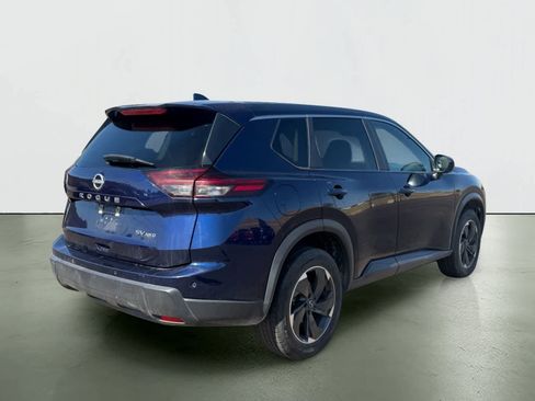 Used 2024 Nissan Rogue SV AWD/4WD image 4