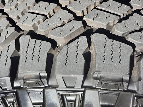 Used 2021 Chevrolet Silverado 1500 LT Trail Boss image 39