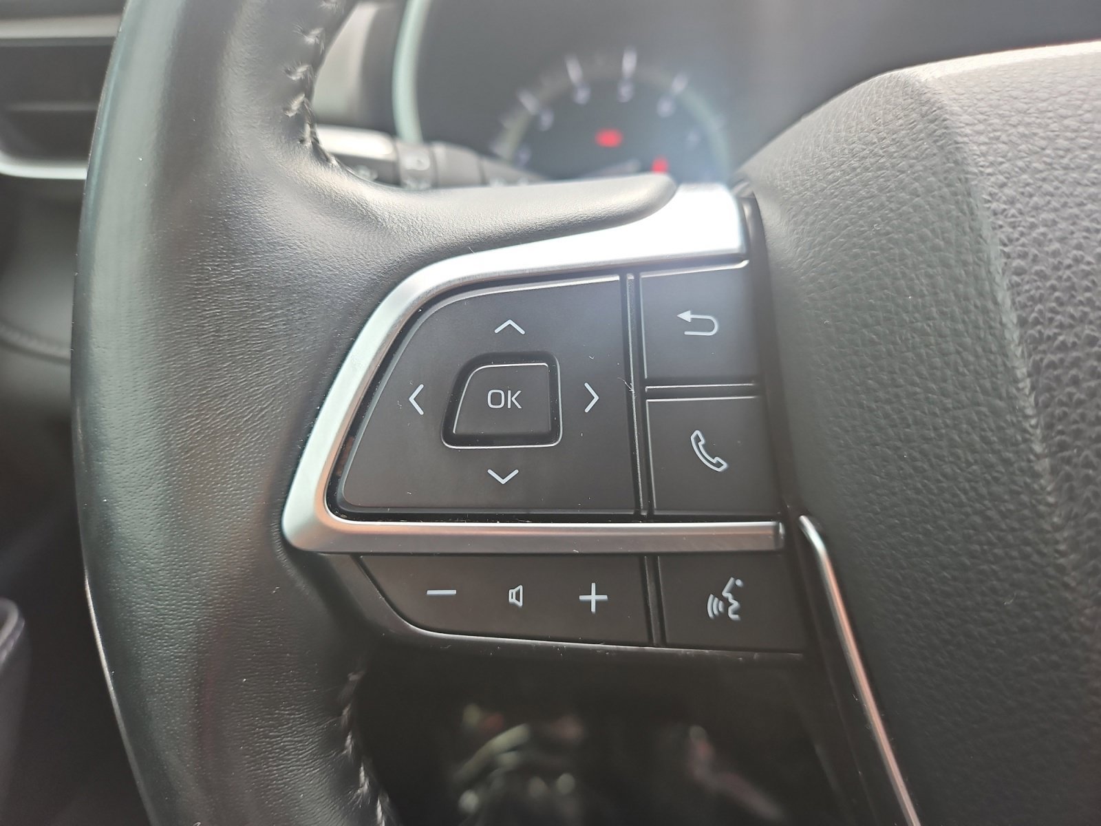Used 2020 Toyota Highlander XLE FWD image 30