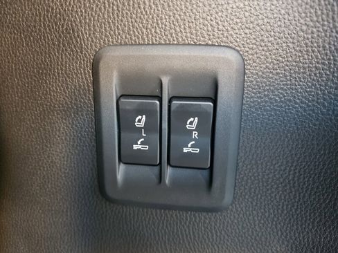 Used 2025 Lexus GX 550 w/ Accessory Package (2T) image 17