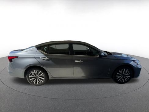 Used 2025 Nissan Altima 2.5 SV image 16