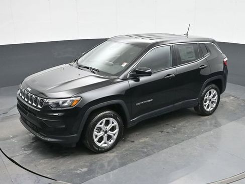 Used 2025 Jeep Compass Sport w/ Mopar Graphics Package AWD/4WD image 33