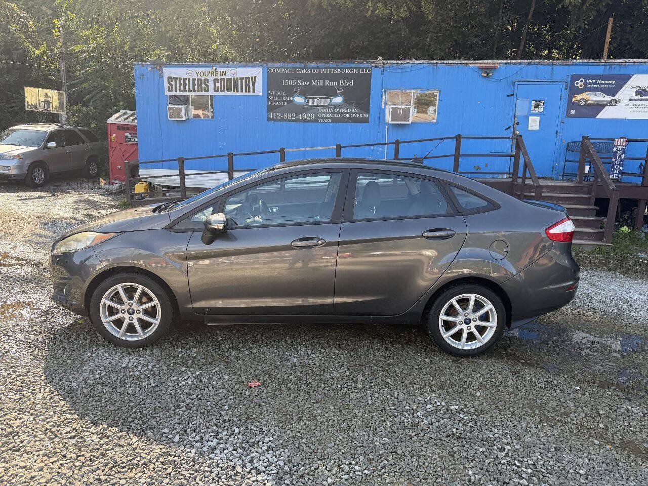 Used 2016 Ford Fiesta SE w/ Equipment Group 201A FWD image 2