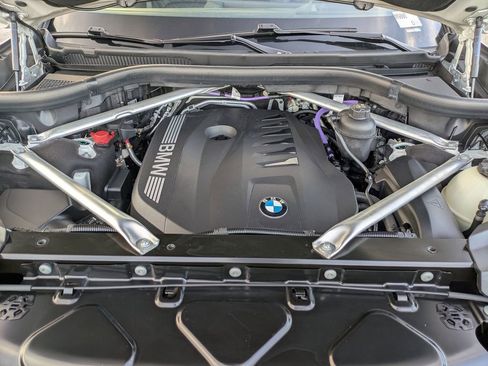 Used 2024 BMW X7 xDrive40i image 11