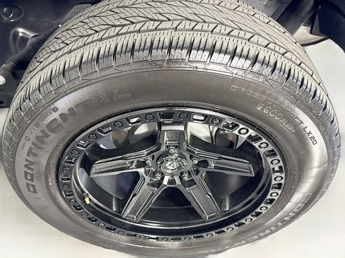 Used 2024 Jeep Wrangler Sahara image 32