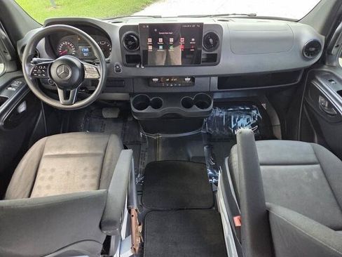 Used 2022 Mercedes-Benz Sprinter 2500 image 18