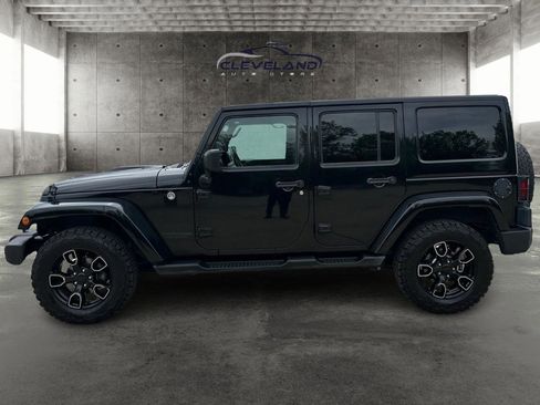 Used 2018 Jeep Wrangler Unlimited Sahara AWD/4WD image 6