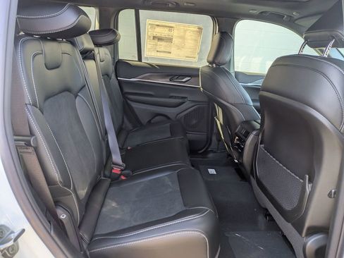 New 2026 Jeep Grand Cherokee Altitude image 23