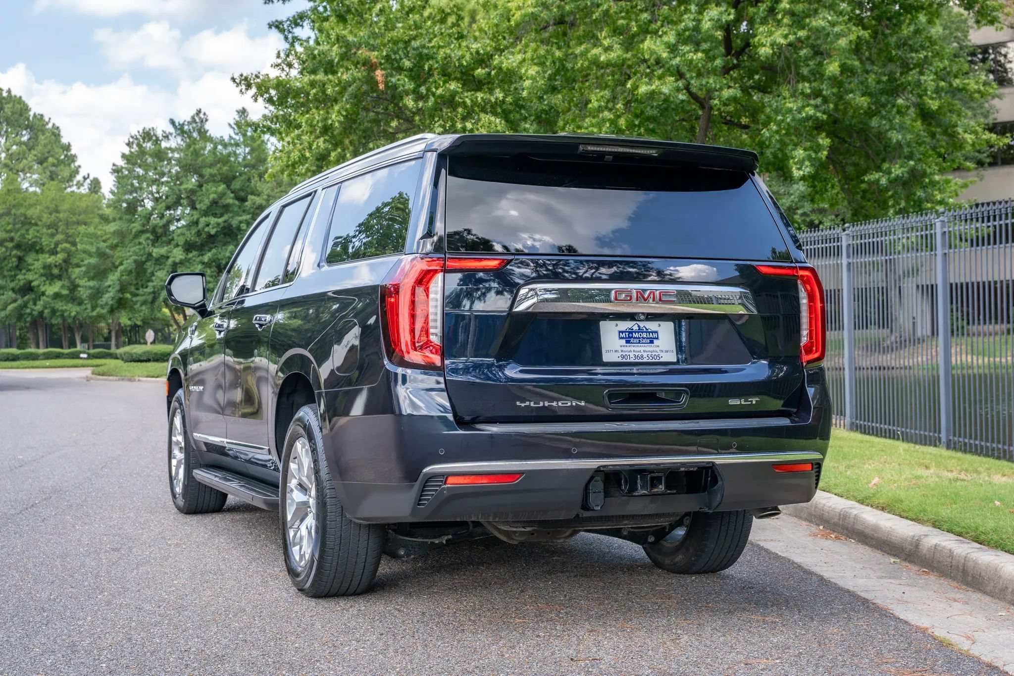 Used 2022 GMC Yukon XL SLT AWD/4WD image 7
