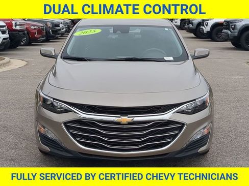 Used 2025 Chevrolet Malibu LT FWD image 12