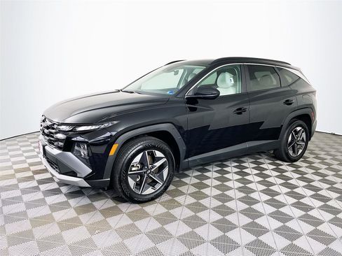 Certified 2025 Hyundai Tucson SEL AWD/4WD image 4