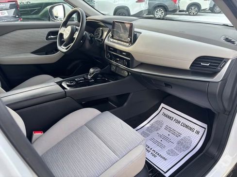Used 2023 Nissan Rogue SV image 29
